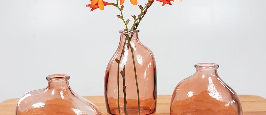 Objetos Decorativos: Mini Vasos, Colares e Porta-Retratos na Decoração